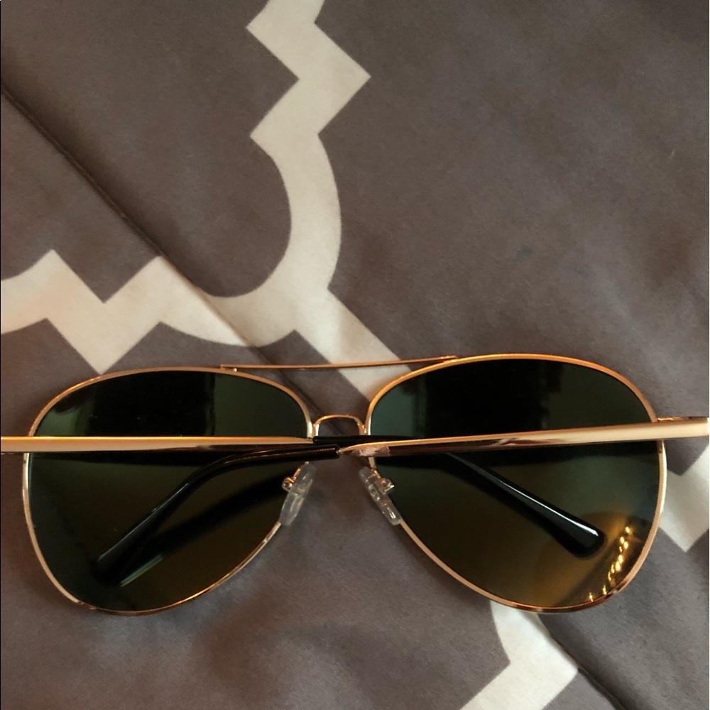 Perfect condition aviator sunglasses